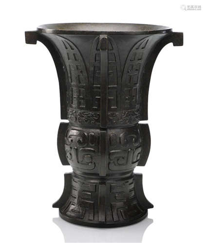 A ZUN-SHAPED BRONZE VASE IN ARCHAIC STYLE, China, 17th/18th ct