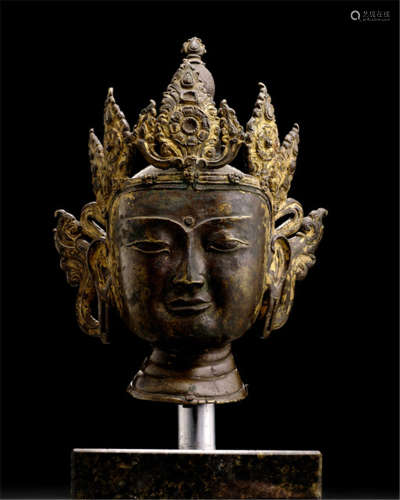 A BRONZE HEAD OF A TATHAGATA BUDDHA, TIBET, 15th ct