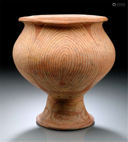 A WHITE AND RED SLIP POTTERY VASE ON A HIGH FOOT AND DECORATED WITH A GEOMETRIC MUSTER, Thailand, Ban Chiang region, ca. 5th Ct. BC - Provenance: Property from an old South German private collection, purchased from Koller, Zurich, Sale 43, 06.06.1980 - Minor wear, slightly rest.