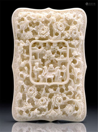 A FINE IVORY BOX WITH RELIEF CARVING OF ROSES, China, Canton, 19th ct. -  Fine floral relief carving, partly openwork, the reverse decorated with garden scenery and roundel with monogram reading 