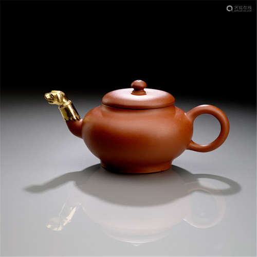 A FINE ZISHA TEAPOT AND COVER WITH MOUNTED SPOUT