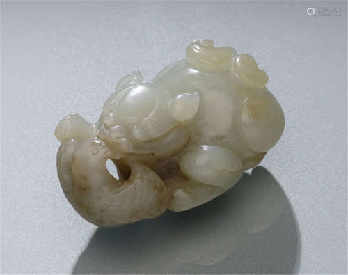 A JADE PENDANT IN THE SHAPE OF A LION WITH EAGLE, China, 18th/19th ct
