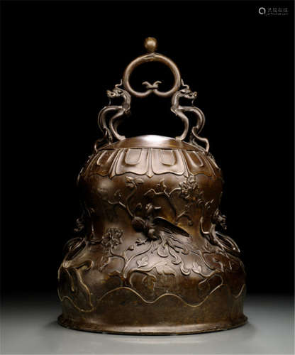 A LARGE BRONZE BELL WITH PHOENIXES