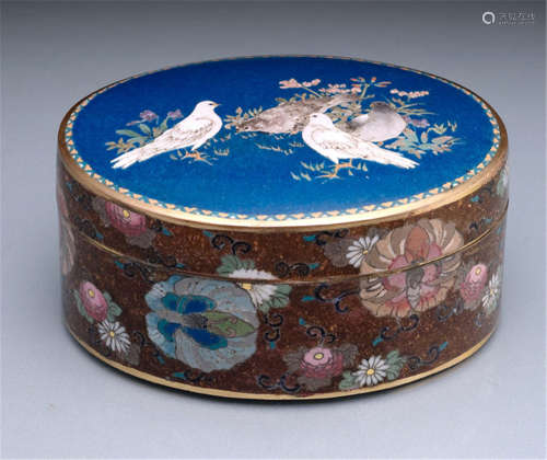 AN OVAL-SHAPED CLOISONNÉ ENAMEL BOX AND COVER, Japan, Meiji period, the cover decorated with four pigeons amidst flowering grasses - Minor wear