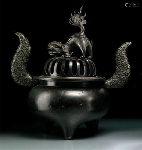 A BRONZE TRIPOD KORO AND COVER, Japan, Meiji period, on three feet with side-handles decorated with clouds and a pierced cover surmounted by a figure of a shishi - Partly minor wear and traces of age