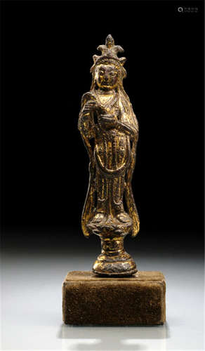 A GILT-BRONZE FIGURE OF AVALOKITESHVARA, CHINA, SUI DYNASTY, dated 20 August 581