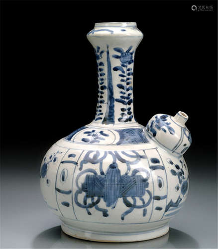 A BLUE AND WHITE PORCELAIN KENDI, China, Wanli period-Property from a Dutch private collection, assembled in the 1990'ies-Very small chip to spout