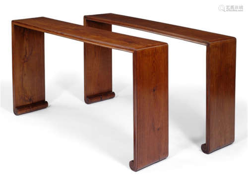 A PAIR OF ELEGANT SLIM HARDWOOD TABLES WITH ROUNDED EDGES AND ROUNDED LEGS