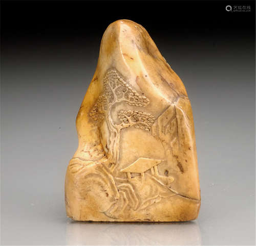 A CARAMEL COLORED STONE SEAL IN SHAPE OF A ROCK