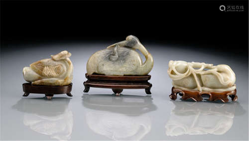 THREE JADE CARVINGS: A RECUMBENT CRANE AND TWO DUCKS AND LOTUS