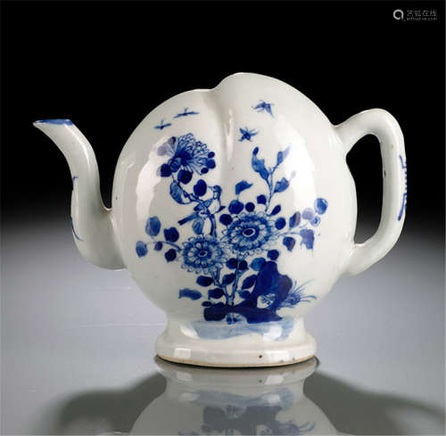 A BLUE AND WHITE CADOGAN FLOWER WINEPOT