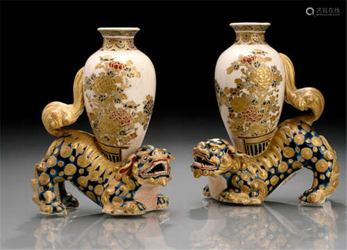 A PAIR OF SATSUMA VASES WITH FLORAL DECORATIONS, Japan, marked: Shimazu-mon and Dai Nihon Satsuma-yaki zô Kozan, Meiji period, each vase surmounted on top of a crouched, roaring shishi - Minor wear, partly restored