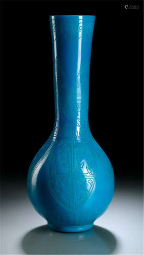 A BRIGHT BLUE BEIJING GLASS VASE WITH ENGRAVED ARCHAIC DECORATION
