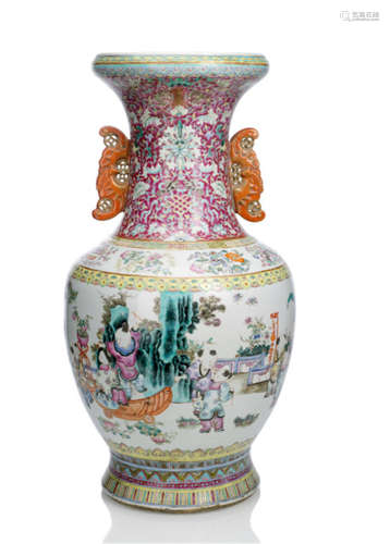 A LARGE AND FINELY PAINTED FAMILLE ROSE PORCELAIN VASE