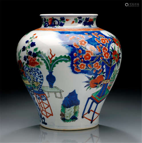 A PORCELAIN JAR WITH FRUITS AND ANTIQUES