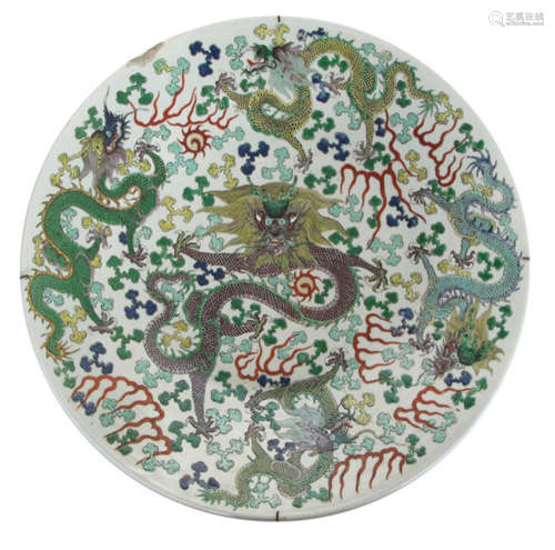 A POLYCHROME DECORATED PORCELAIN PLATE DEPICTING FIVE DRAGONS, China, 19th ct. - Rim damaged