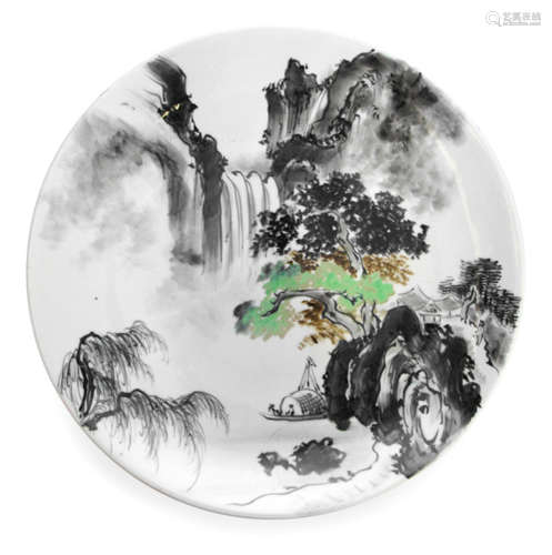 A PORCELAIN PLATE DEPICTING A MONOCHROME RIVERSCAPE AND ACCENTED GREEN TREE IN ITS CENTER, China, Shangde-seal, 20th ct.