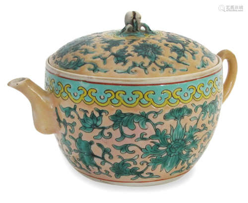 A POLYCHROME DECORATED PORCELAIN TEAPOT WITH FLORAL PATTERN, China, 19th ct.