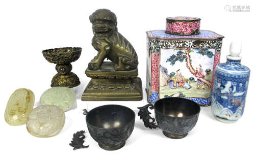 A GROUP OF ARTS AND CRAFT: THREE JADE CARVINGS, TWO SILVER CUPS, A SNUFFBOTTLE, A LION, AN ENAMELLED BOX A.O., China, early 19th ct. and later - Property from a South German private collection, acquired between 1950 and 1960 - Partly damages