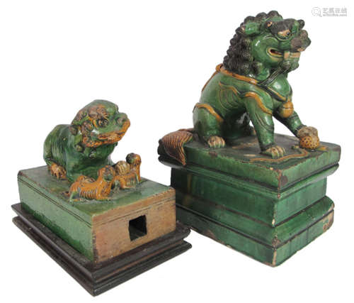 TWO SANCAI GLAZED LIONS ON RECTANGULAR PEDESTALS, China, Qing dynasty - South German private collection, assembled in Austria and Germany between 1960 and 1986 - Chipped