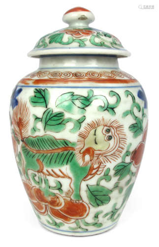 A WUCAI GLAZED PORCELAIN VASE AND COVER WITH TWO LIONS AND FLORAL PATTERN, China, Kangxi period - Property of a South German private collection, acquired between 1955 and 1990 - Cover inside slightly chipped, wear