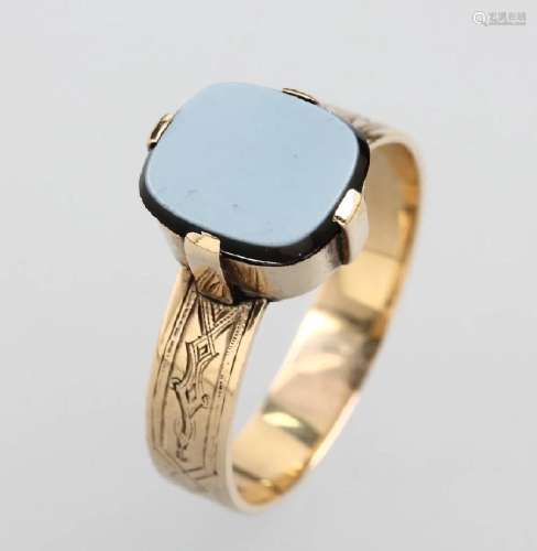 14 kt gold ring with layer stone cameo, approx.