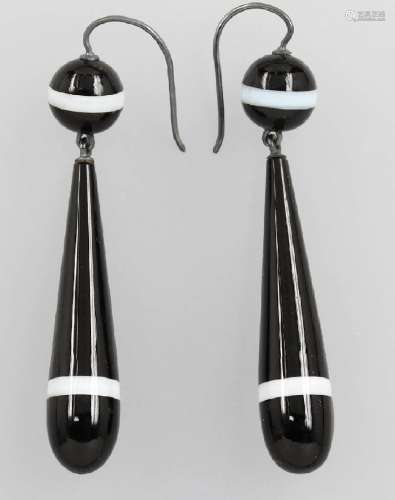 Pair of earrings made of agate, Idar-Obersteinapprox