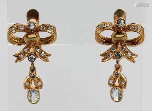 Pair of 19 kt gold earrings with aquamarines and