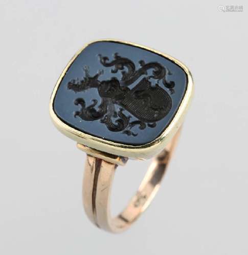 9 kt gold ring with layer stone