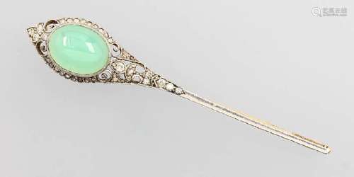 14 kt gold brooch with chrysoprase and diamonds