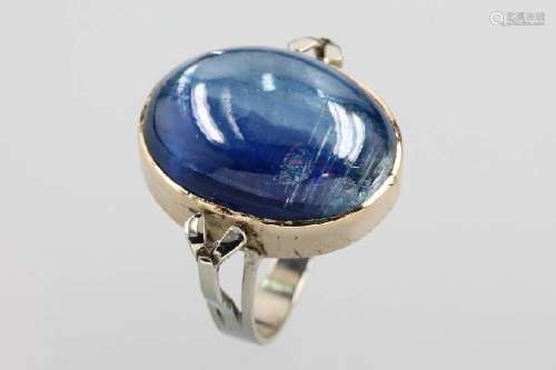 14 kt gold ring with sapphire