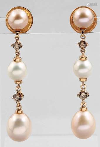 Pair of 18 kt Gold earrings with brilliants and pearls