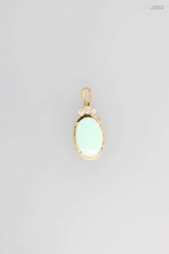 18 kt gold pendant with opal