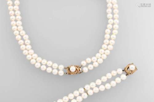 Set of 14 kt gold jewelry with cultured akoya pearls