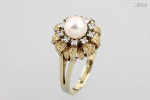 14 kt gold blossom ring with pearl and diamonds