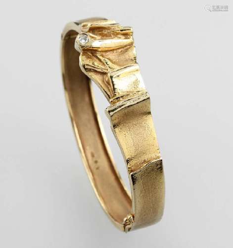14 kt gold bangle with brilliant