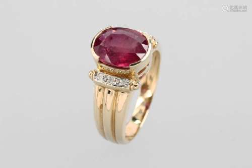 14 kt gold ring with ruby and brilliants