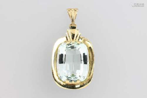 14 kt gold pendant with aquamarine