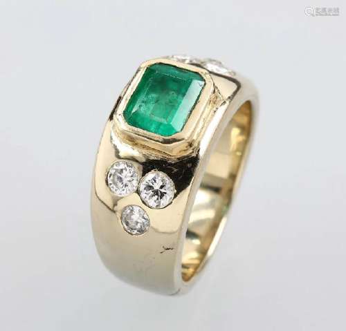 Solid 18 kt gold ring with emerald and diamonds