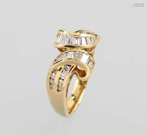 Ring with diamonds, YG 750/000, asymm. splint,diamond