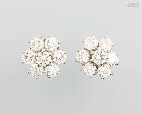 Pair of 18 kt blossom earrings with brilliants