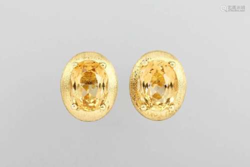 Pair of 14 kt Gold earrings with citrines