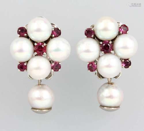 Pair of 18 kt gold earrings with cultured pearls and