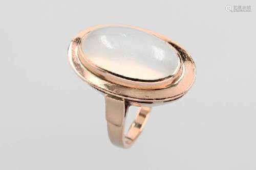 14 kt gold ring with moonstone