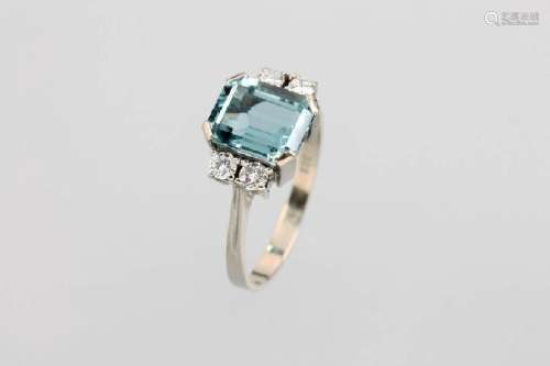 14 kt gold ring with topaz and brilliants