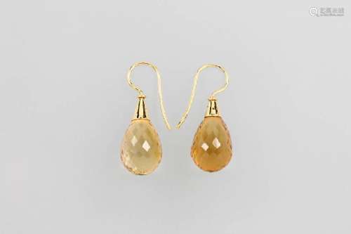 Pair of 18 kt Gold earrings with citrines