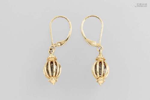 Pair of 14 kt gold earrings with rough diamonds