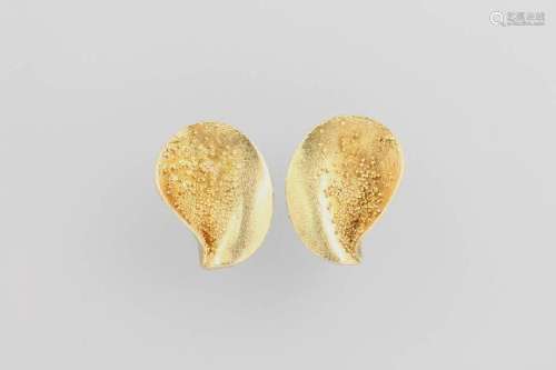 Pair of 14 kt gold earclips