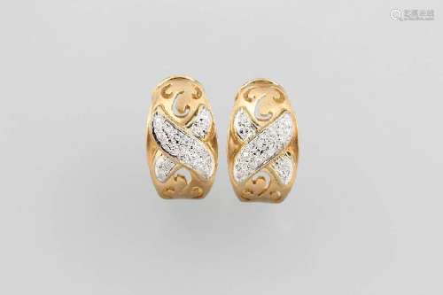 Pair of 14 kt earrings with diamonds