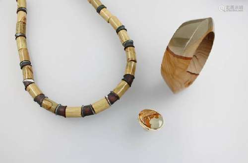 3-part set of designer jewellery with layer stone